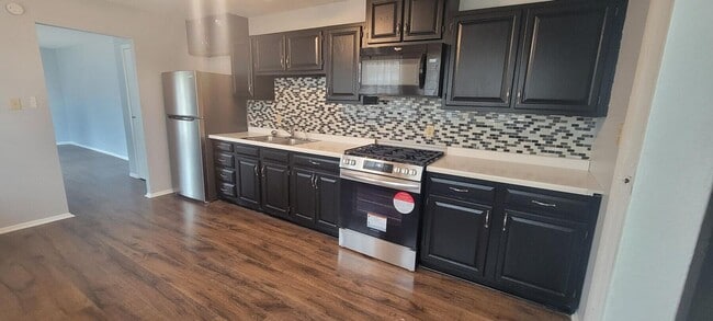 Building Photo - 4 Bedroom 1.5 bath in Argenta Oreana School District!