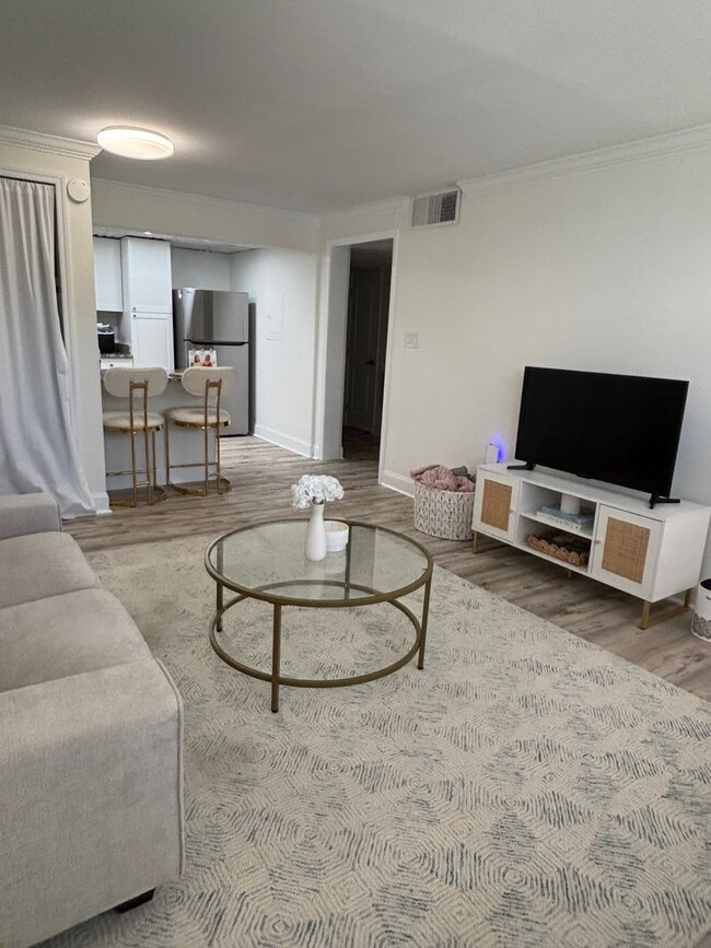 Building Photo - Spacious 3BR/2BA Condo Near UTK – Updated,...