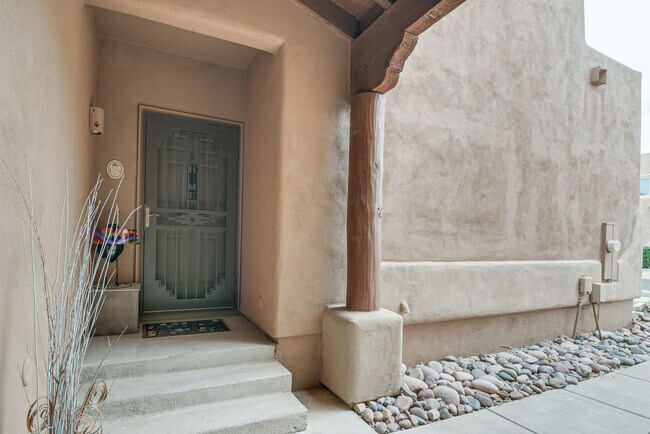 Building Photo - 13847 N Hamilton Dr
