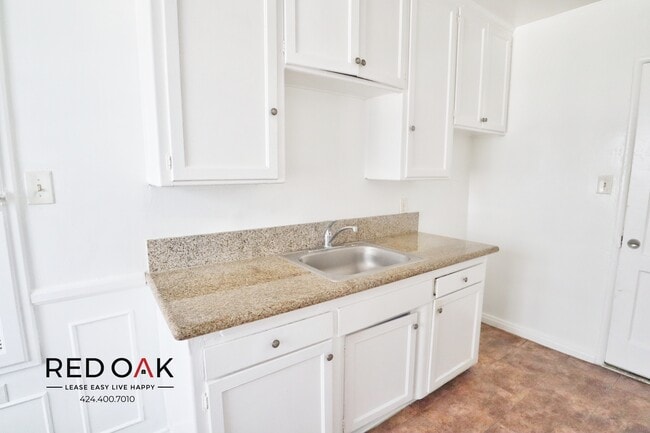 Building Photo - 1030 Menlo Ave