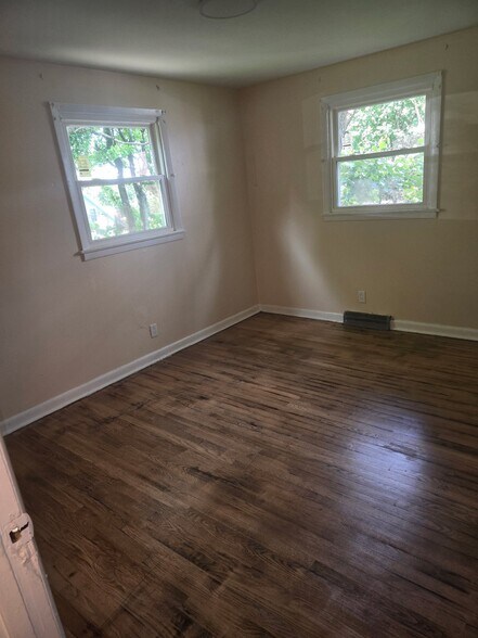 Building Photo - 176 Parkway Dr
