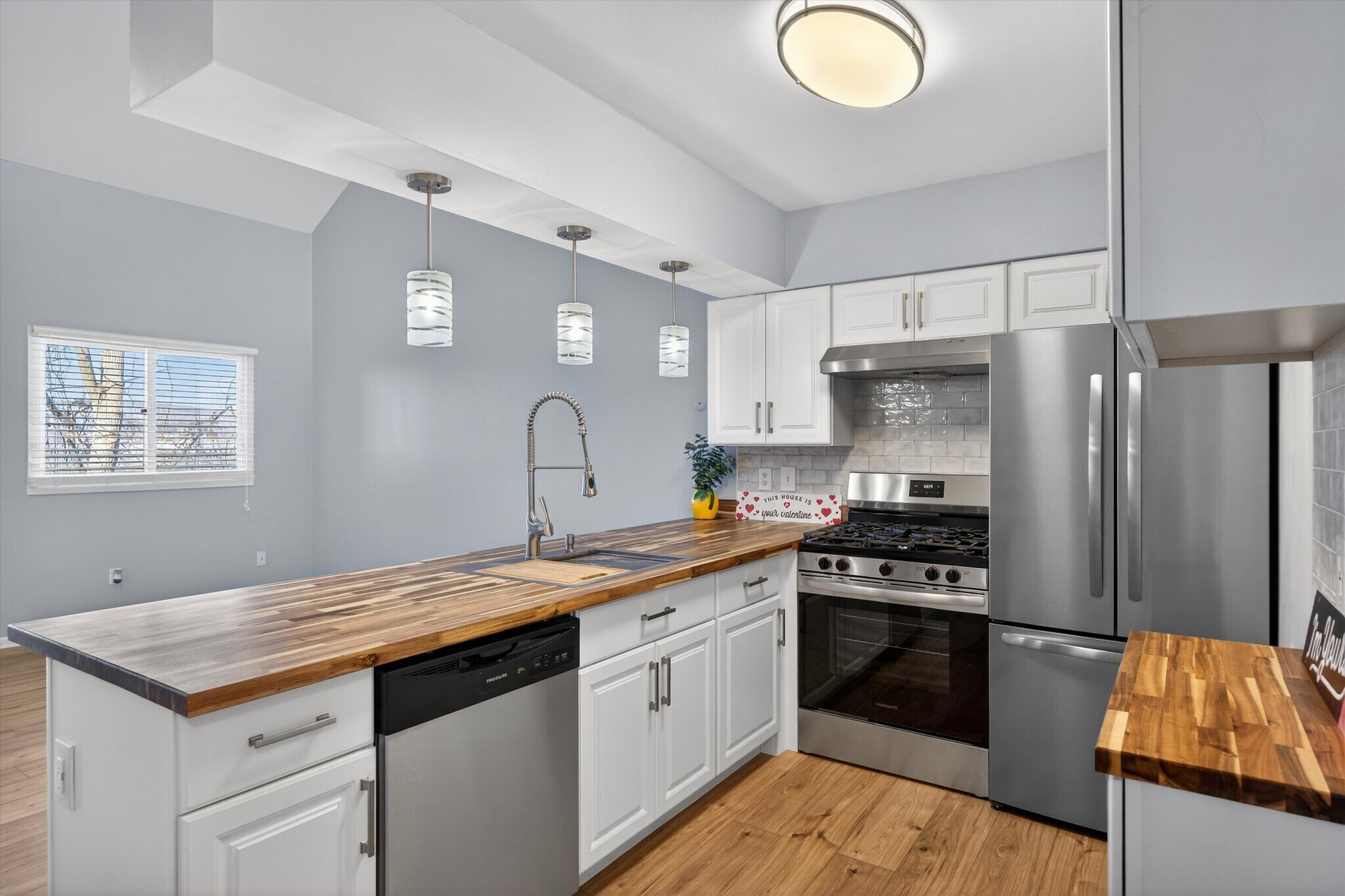 Stainless Steel Appliances - 7 Arapahoe Dr