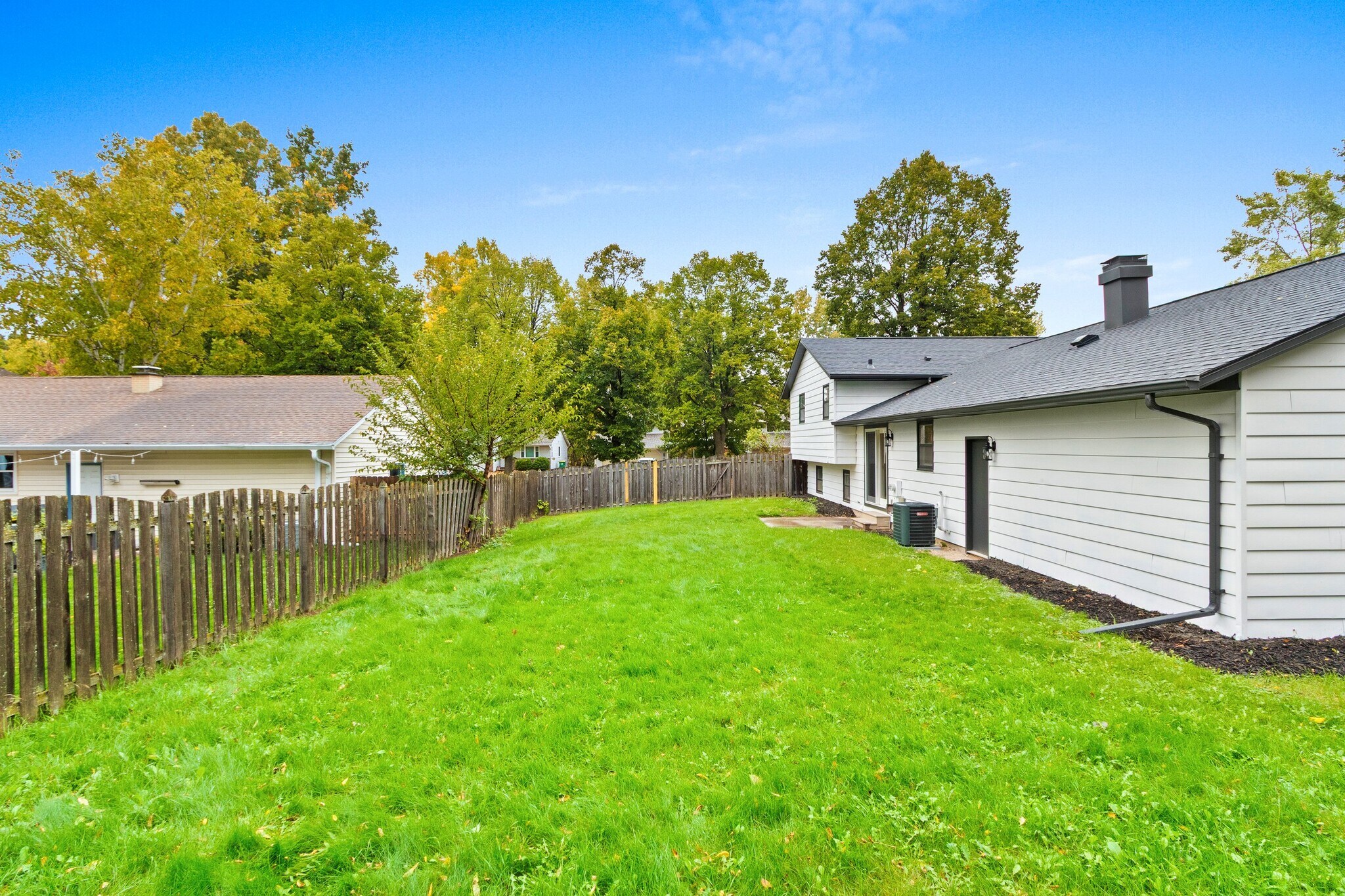 Building Photo - 2437 Deer Trl