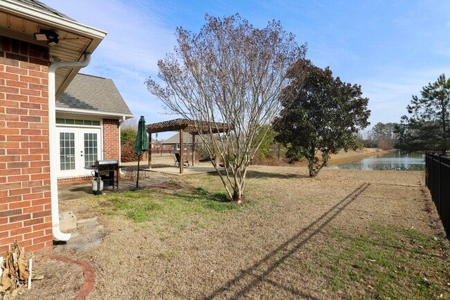 Building Photo - 1855 Beachforest Way