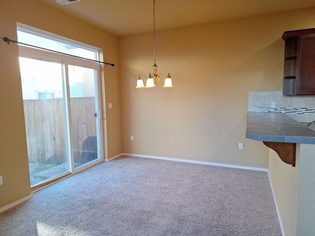 Building Photo - Central Valley Area - 2 Story Home (3Bed, 2.5 Bath)