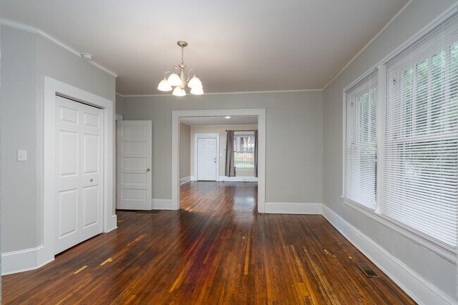 Building Photo - 1710 S Tryon St