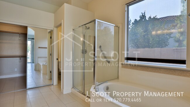 Building Photo - 836 W Aloe Pl