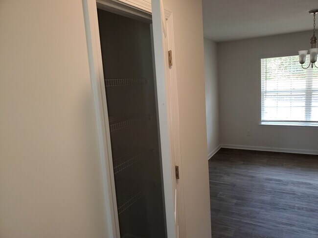 Building Photo - 508 Elmwood Pond Ct