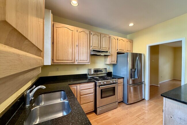 Building Photo - 14614 Stream Pond Dr