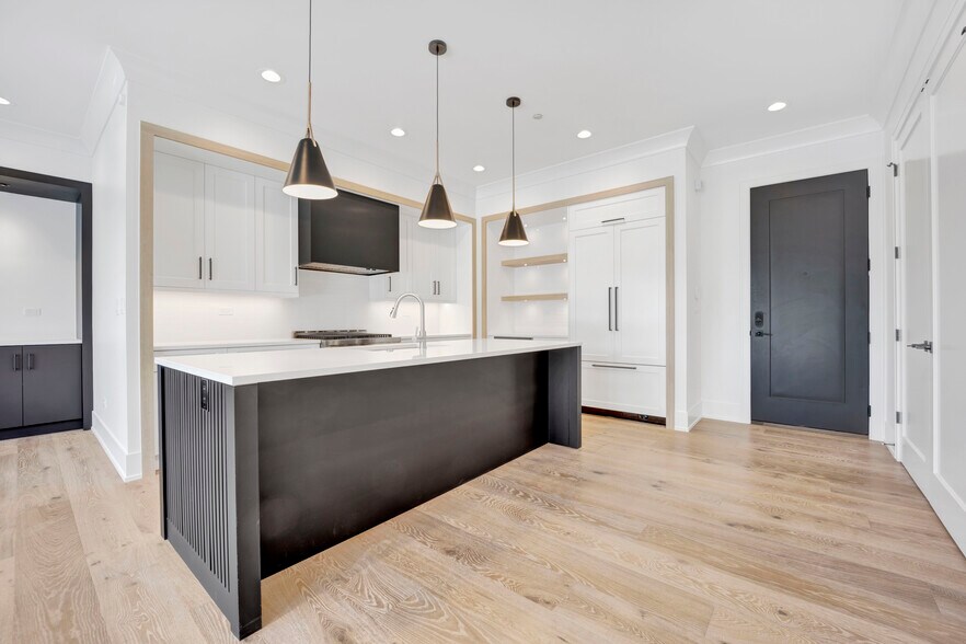 Building Photo - 4918 N Lincoln Ave