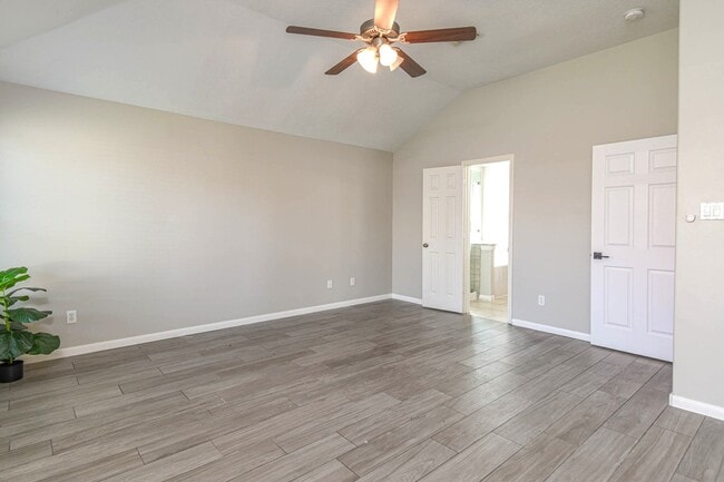 Building Photo - 245 Lake Estates Dr