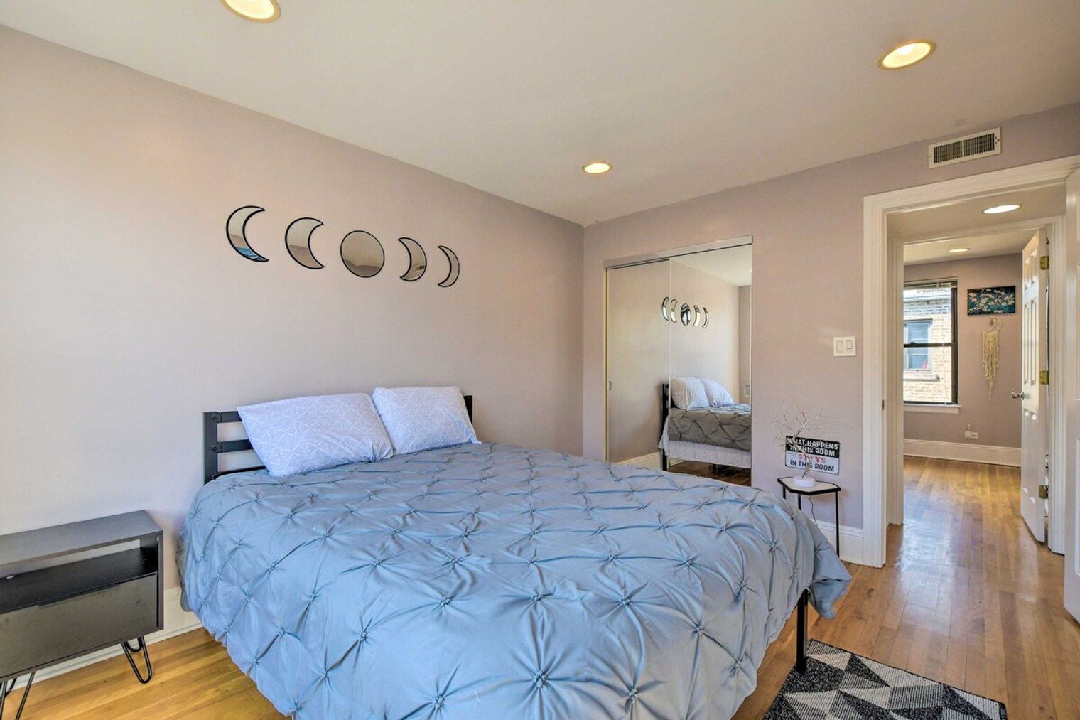 Building Photo - 7423 N Sheridan Rd