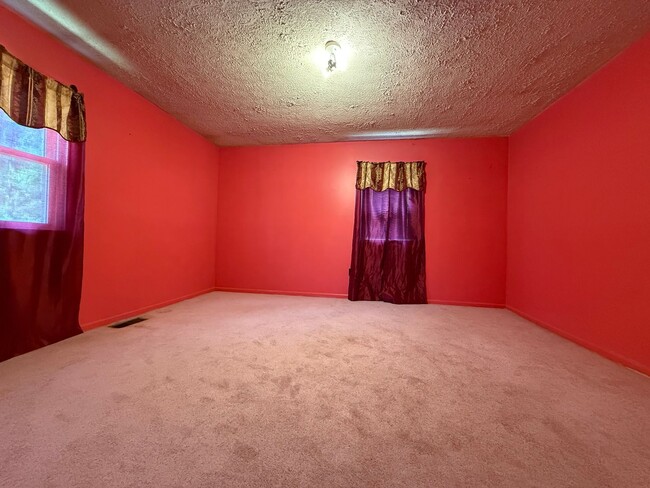 Building Photo - 5 bedroom home for rent