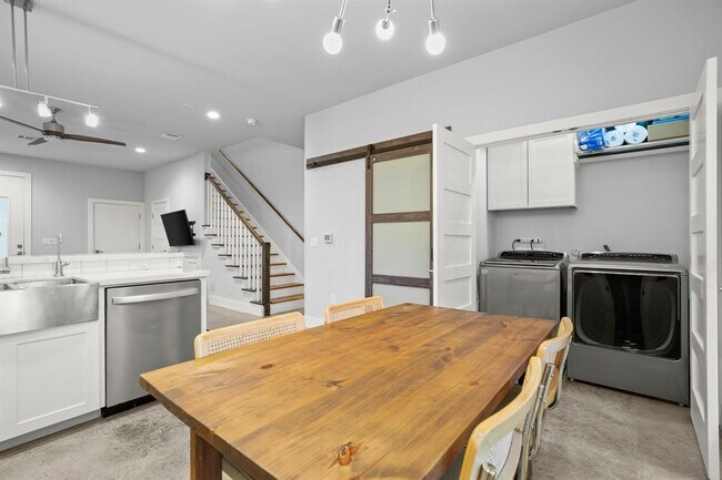 Building Photo - 1220 Delano St