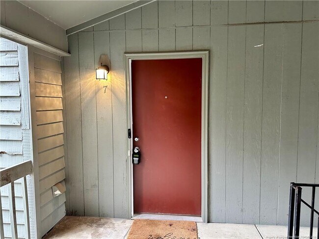 Building Photo - 1849 Tryon Dr