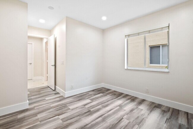 Building Photo - 4498 Dogwood Cir