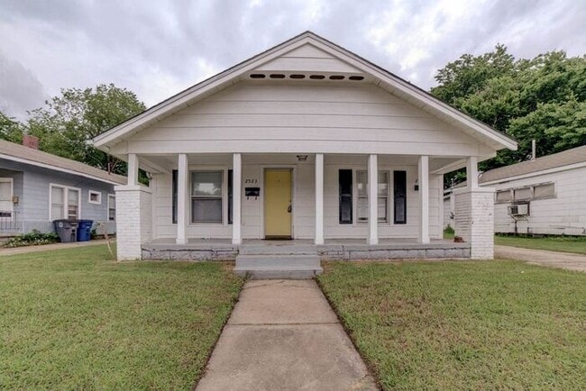Primary Photo - 2 Bedroom 2 Bath Home Near TU!