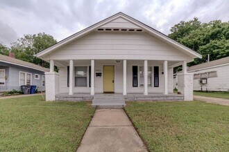Building Photo - 2 Bedroom 2 Bath Home Near TU!