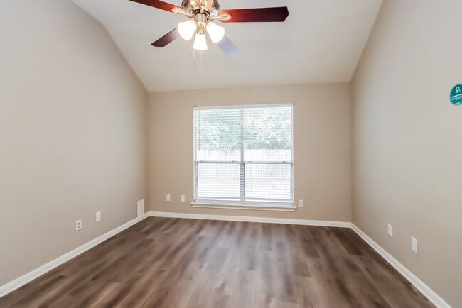 Building Photo - 4018 Hunnington Dr