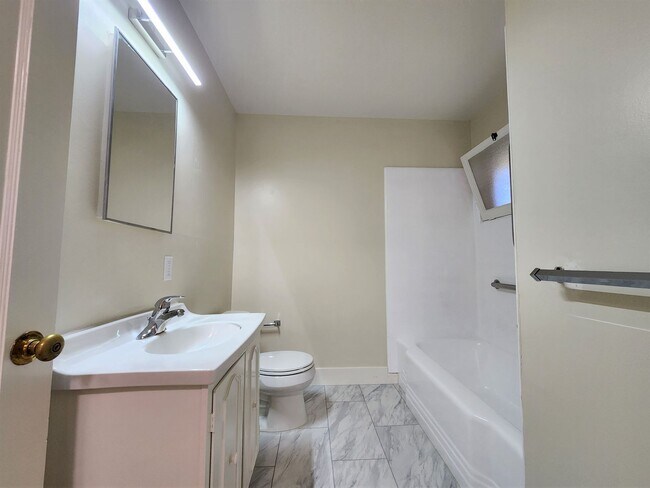 Building Photo - Charming three-bedroom, two-bath home in Midtown Palo Alto.