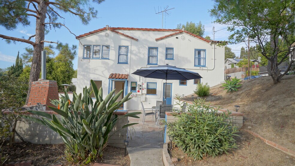 Building Photo - 1560 Cerro Gordo St