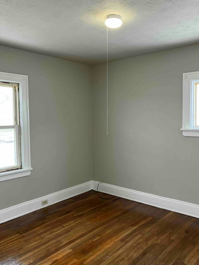 Building Photo - 3659 E 116th St