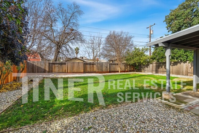 Building Photo - 1309 Shadowglen Rd