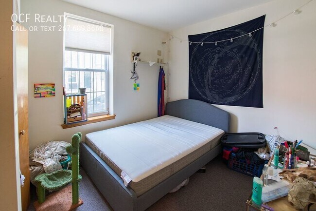 Building Photo - Three Bedroom Graduate Hospital Apartment