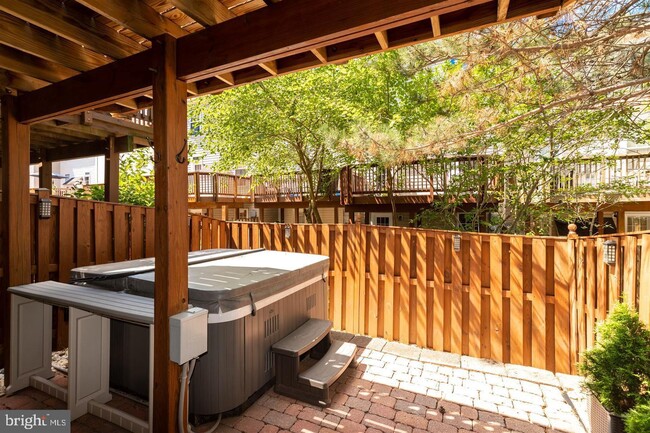 Building Photo - 6948 Banchory Ct