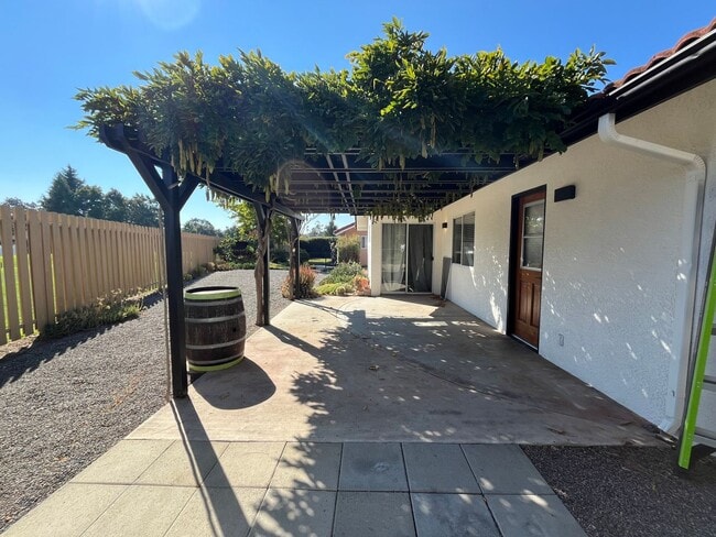 Building Photo - 946 St Ann Dr