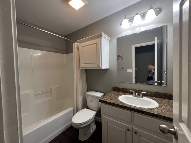 Building Photo - 2004 16th St