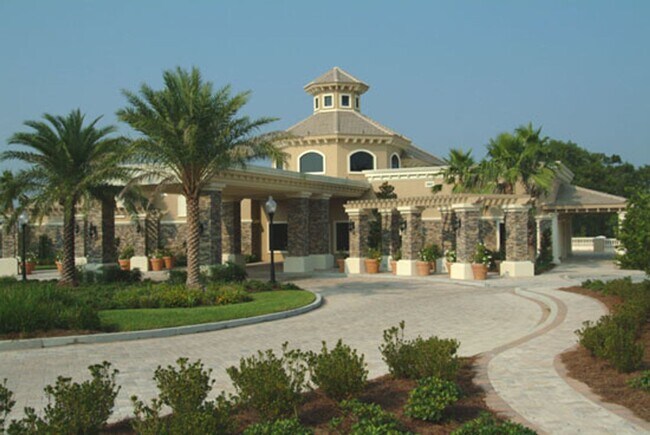 Building Photo - Brentwood Townhome with Social Membership