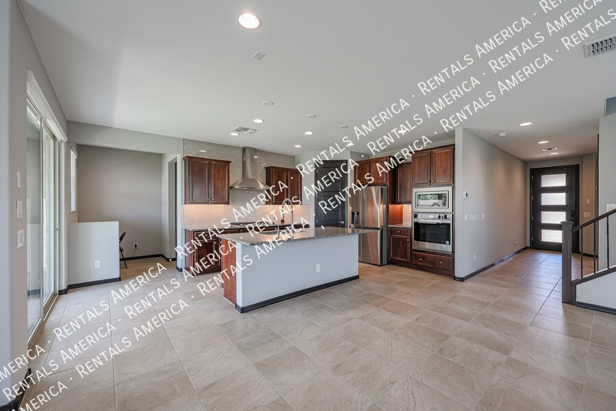 Building Photo - 5610 N 90th Dr
