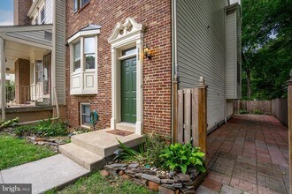 Building Photo - 3700 Roxbury Ln