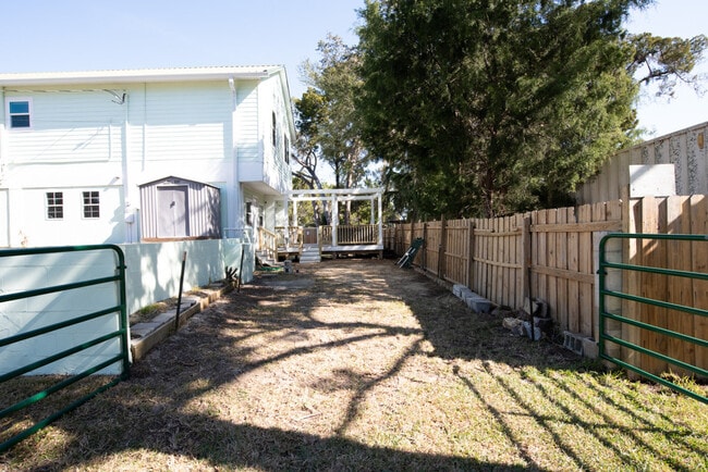 Building Photo - 2247 S Waterman Dr