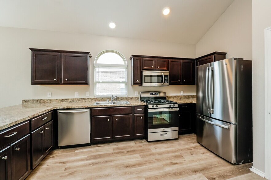 Building Photo - 5314 Little Jasmine Way