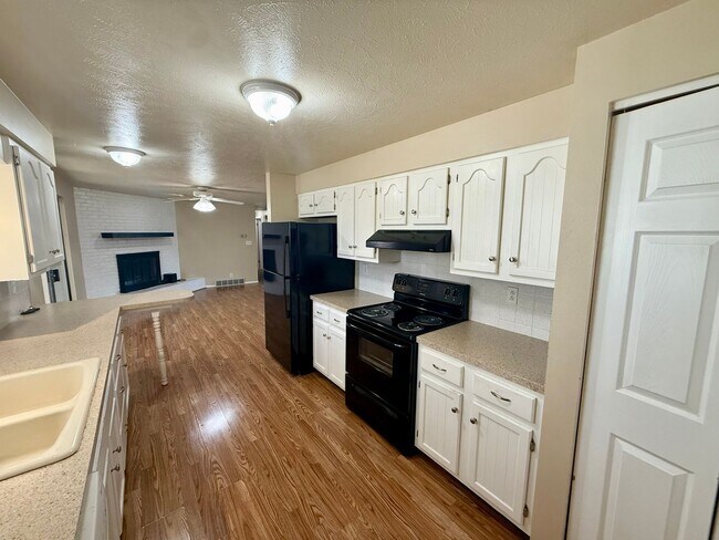 Building Photo - Charming, Updated Ranch-Style Home Near Lake Loveland