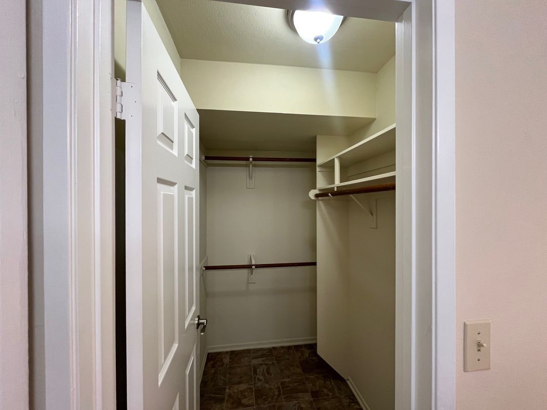 Building Photo - 430 S Niagara St