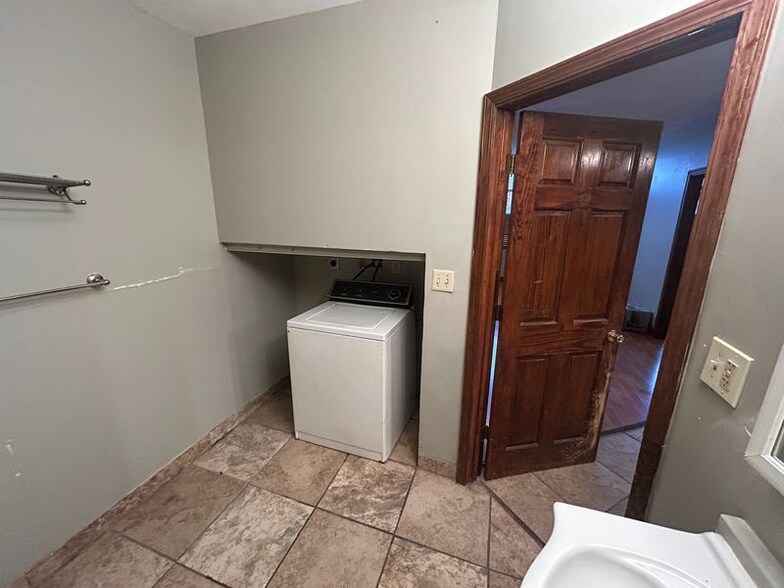 Building Photo - 600 East Ave