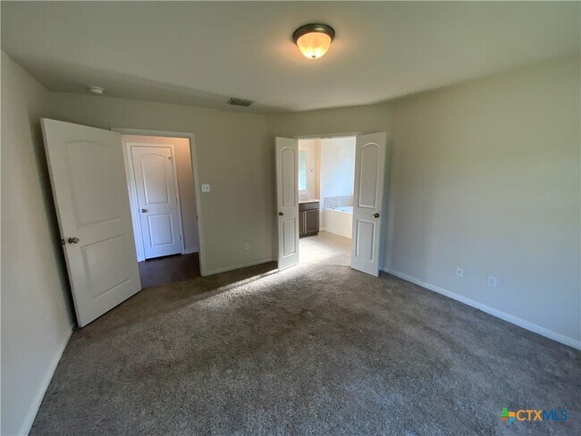 Building Photo - 3022 Dade Loop