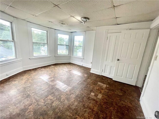 Building Photo - 1309 Bank St