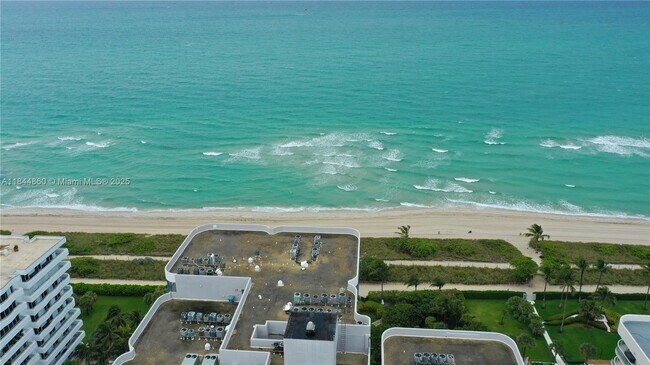 Building Photo - 8877 Collins Ave