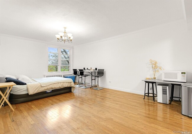 Building Photo - 65-15 Alderton St
