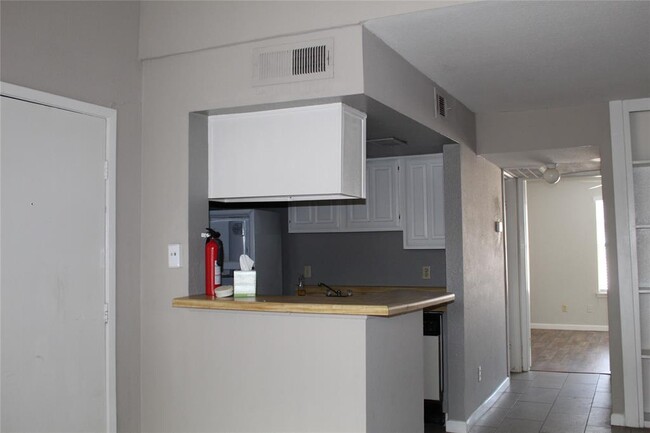 Building Photo - 6001 Reims Rd