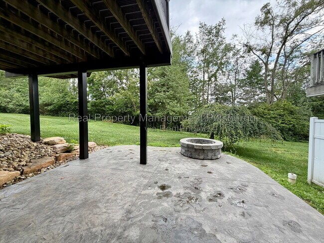 Building Photo - 242 Corey Dr