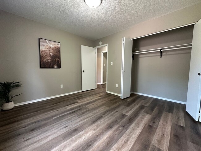 Building Photo - 3 bed, 1 bath home for rent in Maywood edi...