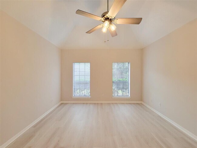 Building Photo - 12910 Golden Rainbow Dr