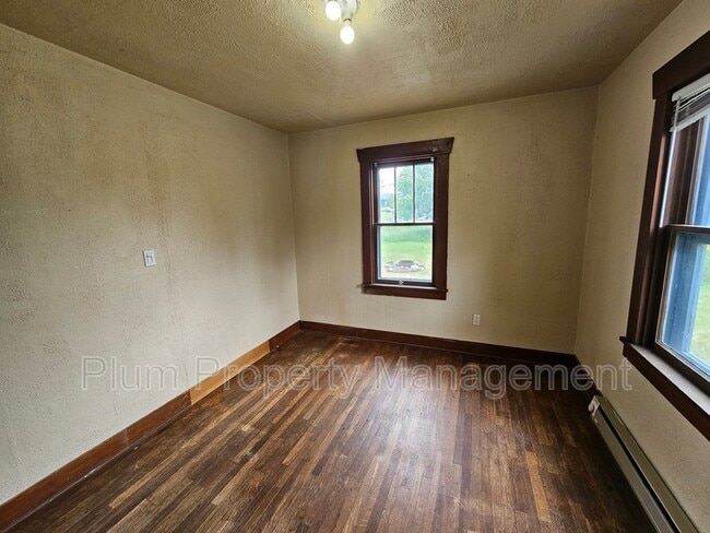 Building Photo - 1405 River Rd
