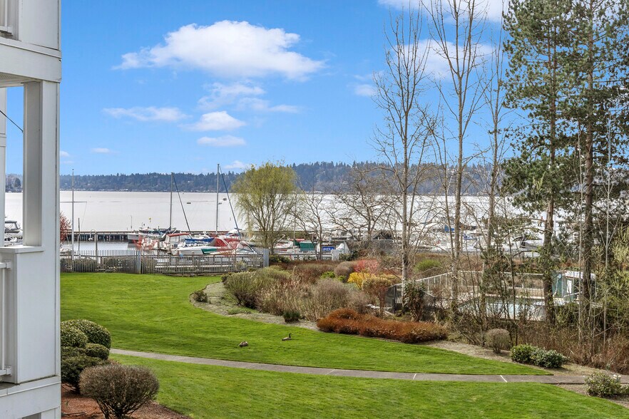 Building Photo - 6125 NE 175th St