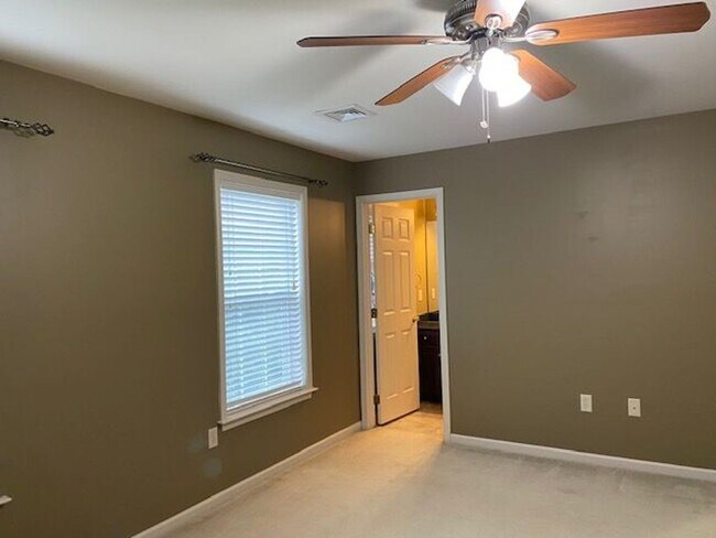 Building Photo - 448 Waterleaf Court
